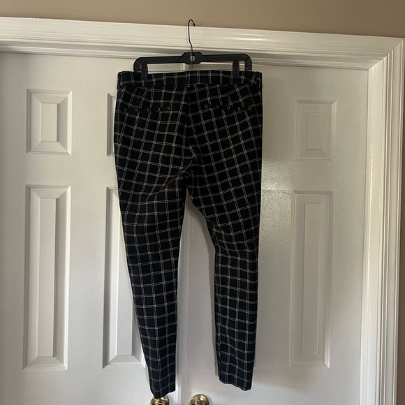 COPY - Old Navy pixie skinny, plaid,black pants - Picture 2 of 3